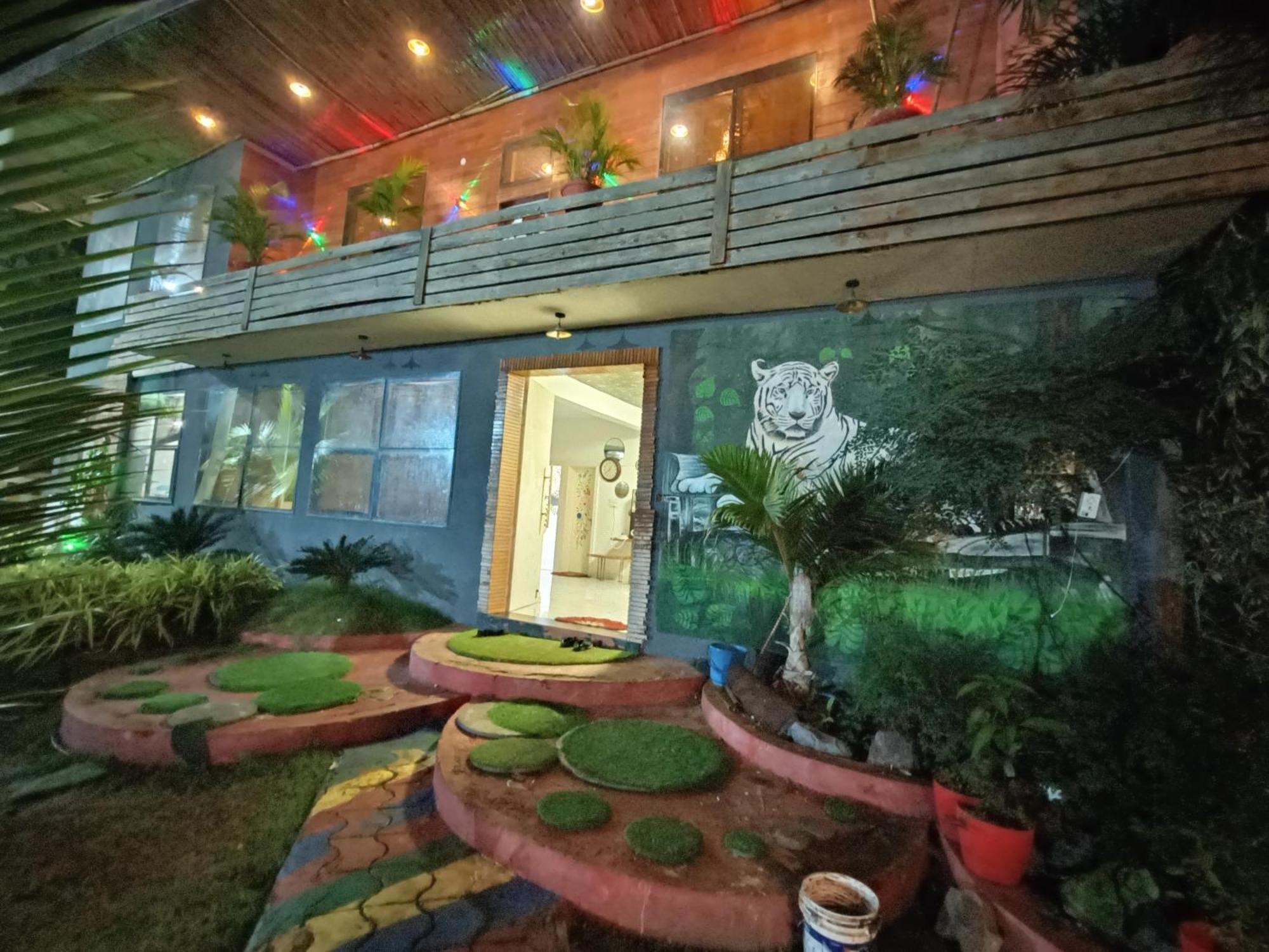 Leopard Farmhouse Mhow Exterior photo
